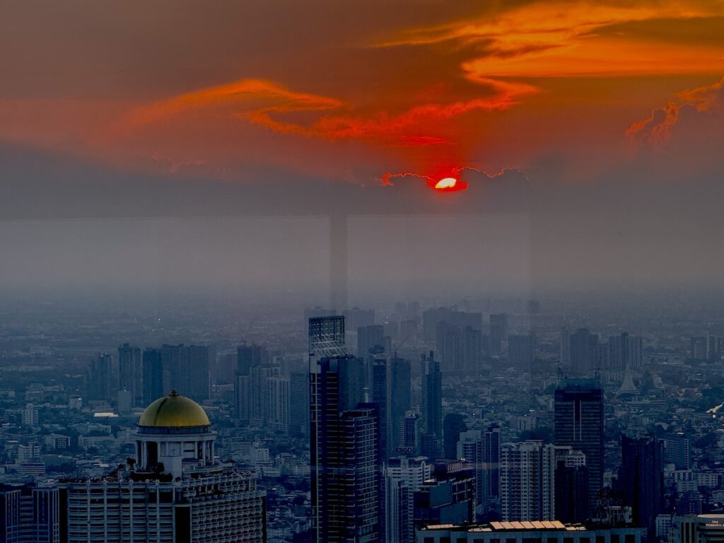 Sunset at MahaNakhon SkyWalk